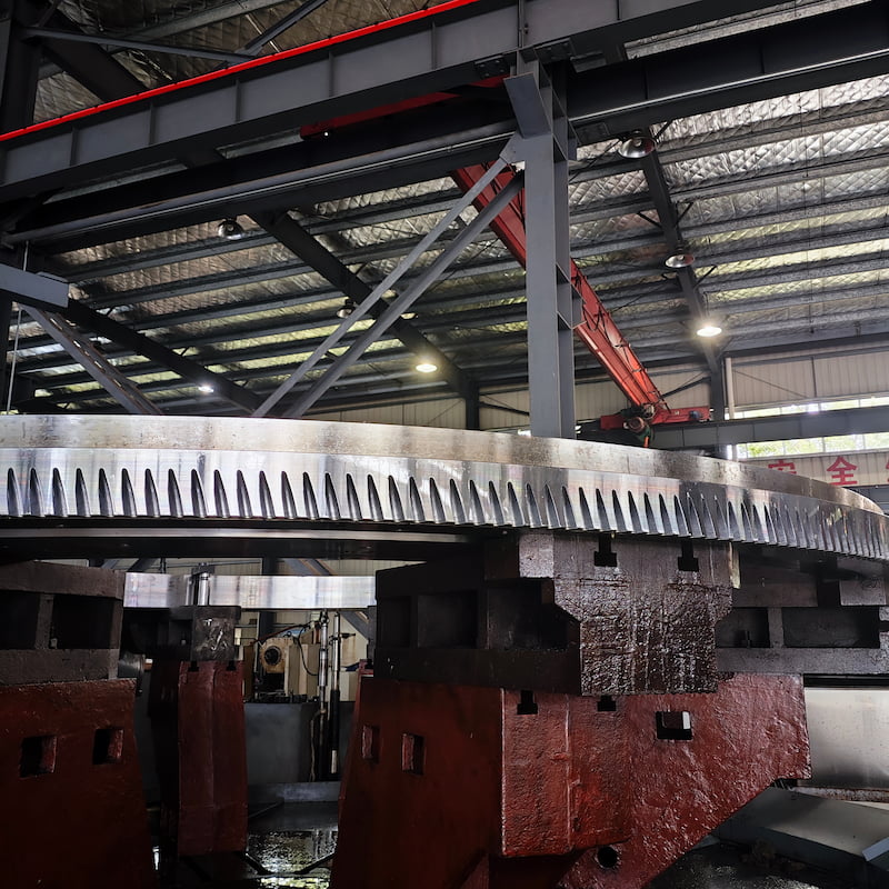 Big slewing gear