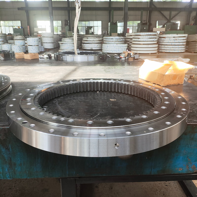Cross roller slewing rings